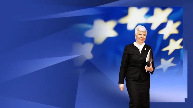 U ruci joj poglavlje 23, za reverom broš EU-a