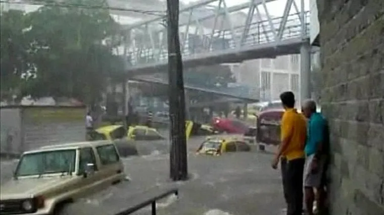 Poplava odnosila automobile i autobuse