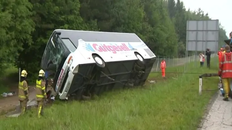Prevrnuo se autobus pun djece