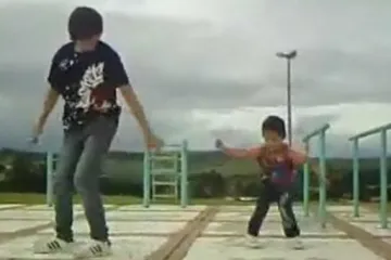 Plesni dvoboj između dva brata