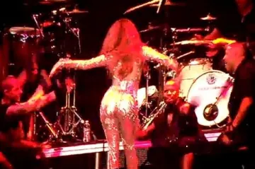 J.Lo ostala bez tona pa zadrmala stražnjicom