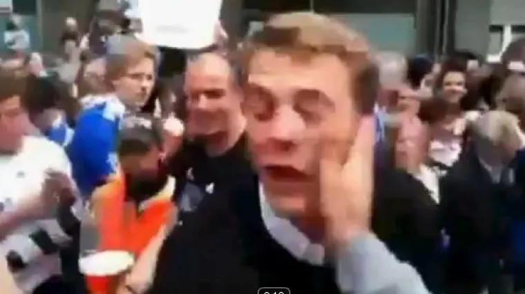 Navijač Schalkea o&scaron;amario Neuera