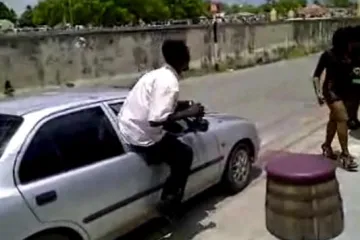 Najbolji ulazak u auto ikada