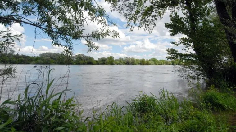 Maloljetnik za loptom skočio u smrt