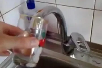 Slavina usisava vodu