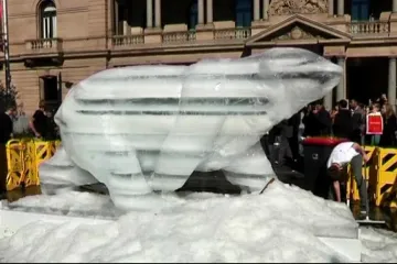 Ledeni medvjed u prirodnoj veličini