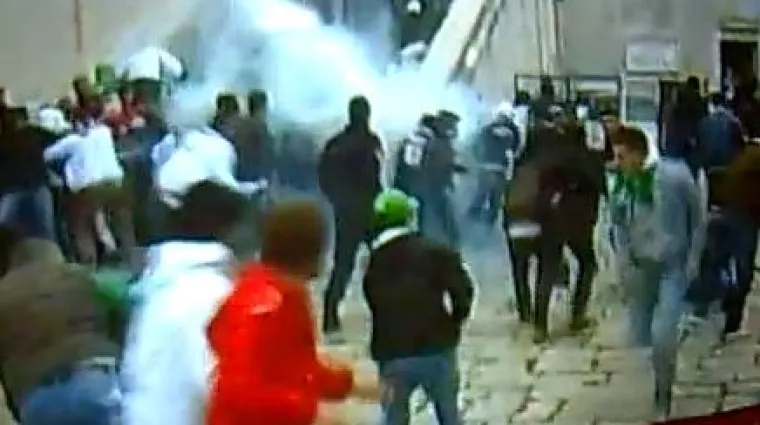 Huligani ustrijelili policajca