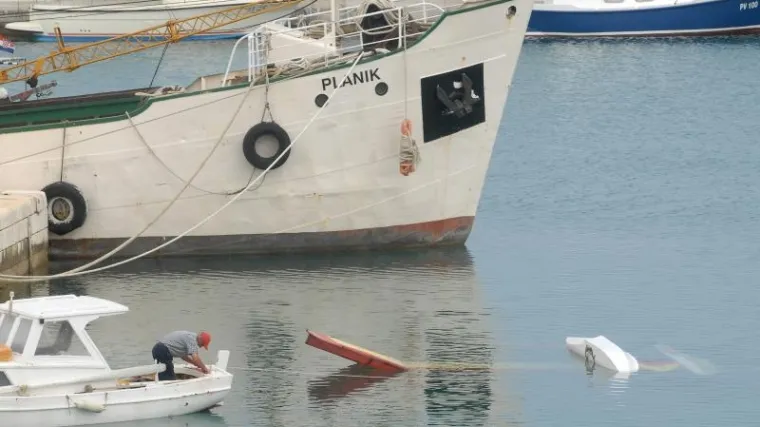 Hidroavion pao kod Vira