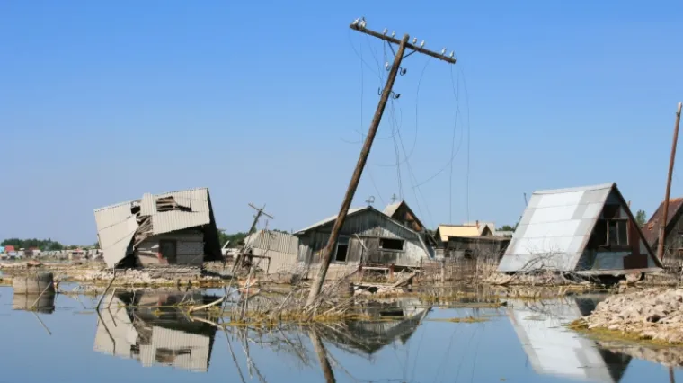 Poplave odnijele gotovo 100 života
