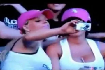 Kako se slikaju plavuše?