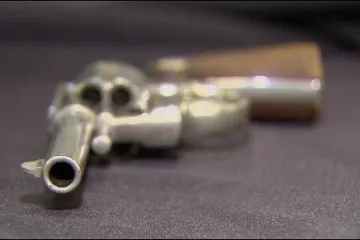 Caponeov pištolj na aukciji