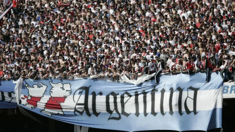 Nasilje i neredi nakon ispadanja River Platea
