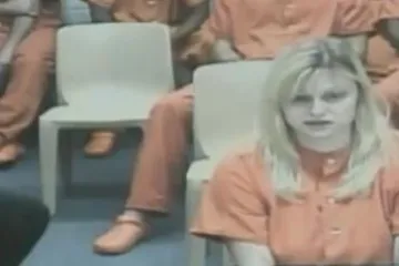 Napala policajce mlijekom iz dojki