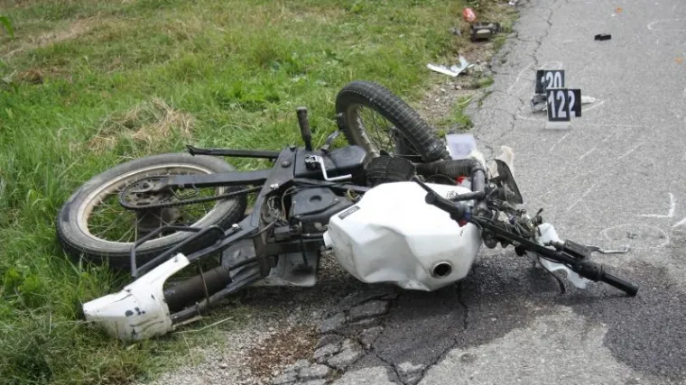 Dječak motociklist poginuo u sudaru