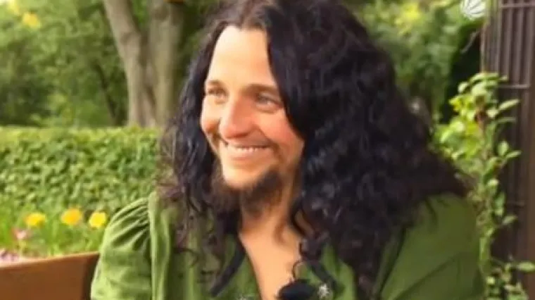 Bradata žena u potrazi za mužem!