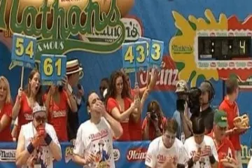 U deset minuta u sebe strpao 62 hot dogova