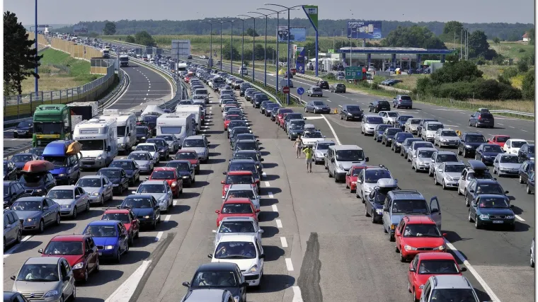 HAK: Kilometarske kolone prema Jadranu