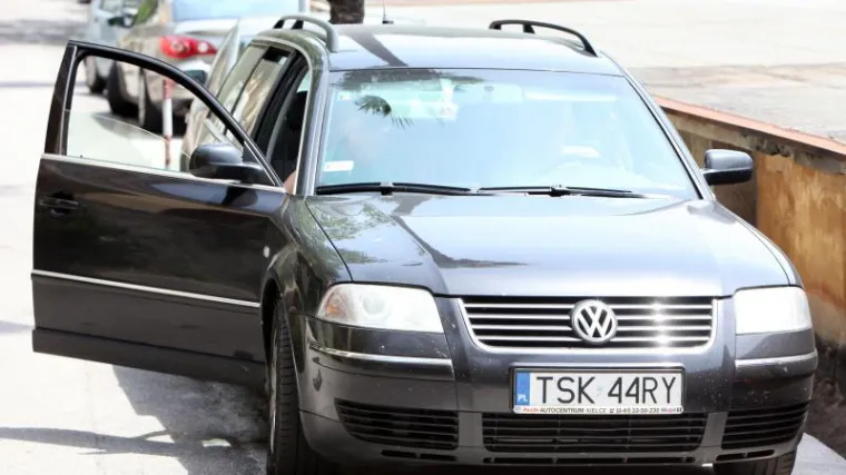 FOTO: Poljaci ostavili dijete u pregrijanom autu