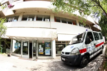 FOTO: Djevojčica ostavljena u pregrijanom autu u komi