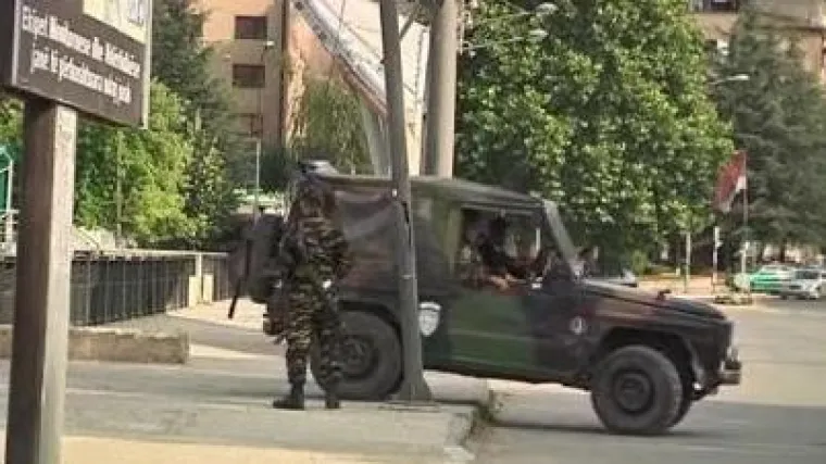 Poginuo policajac u neredima na granici Srbije i Kosova