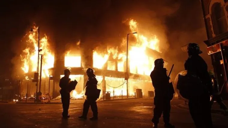 Ogorčeni prosvjednici u Londonu napali policiju