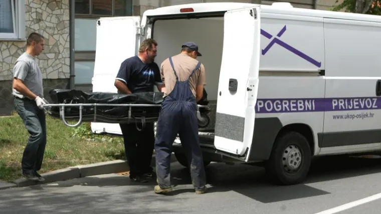 Ubio majku i ženu pa se predao policiji