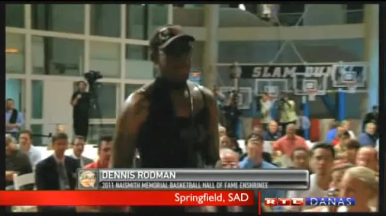 Rodman zabavljao u haljini