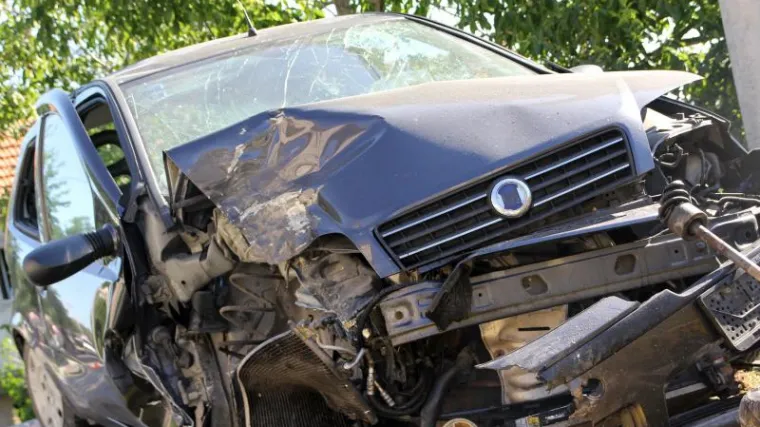 Mladići sletjeli s ceste