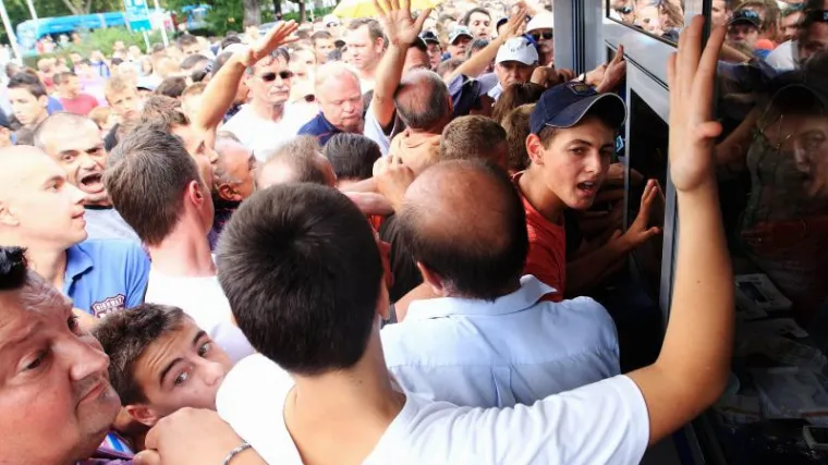 Pogledajte kaos ispred Dinamovog stadiona