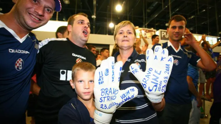 Pogledajte ludnicu na dočeku igrača Dinama!