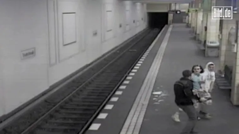 Srednjo&scaron;kolac brutalno pretukao prolaznika!