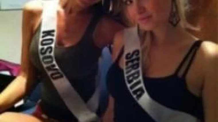 Srbija u &scaron;oku zbog zajedničke fotografije misica