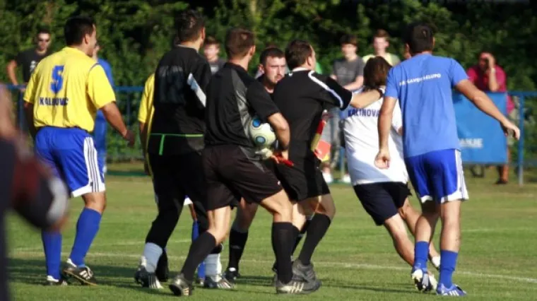 Ovako mlate suce u nižim ligama u Hrvatskoj!