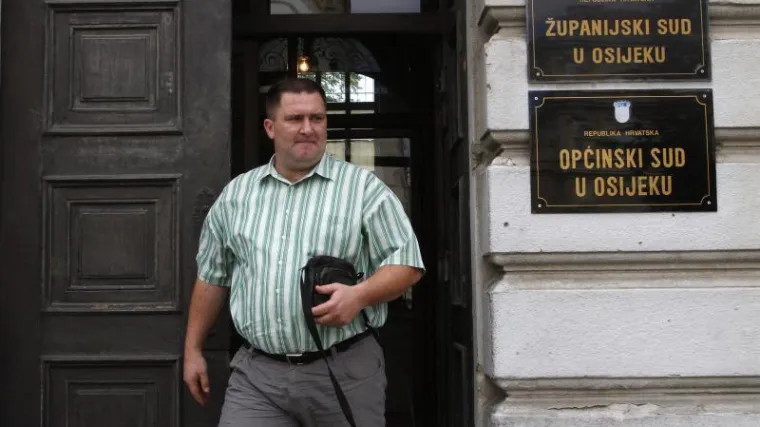 Policajac osuđen zbog krađe posuđa