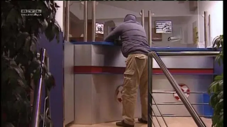 Policajac opljačkao kladionicu