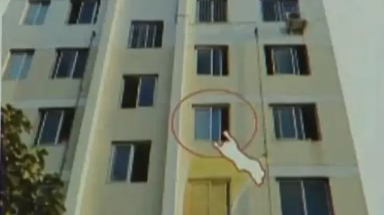 Hrabri otac spasio sina od sigurne smrti