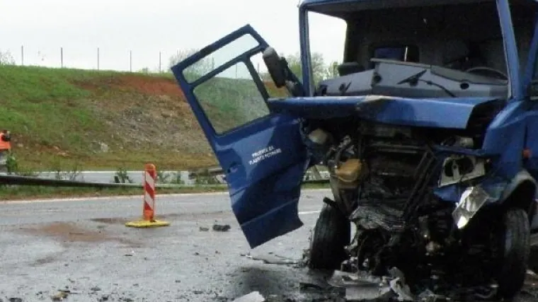 U sudaru kamiona i terenca poginuo muškarac