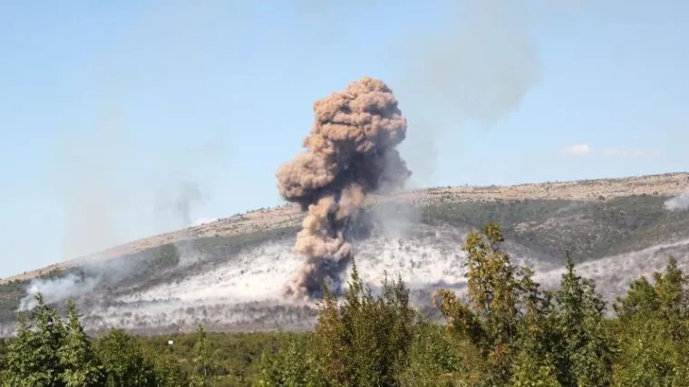 Kninska vojarna ponovno u plamenu!