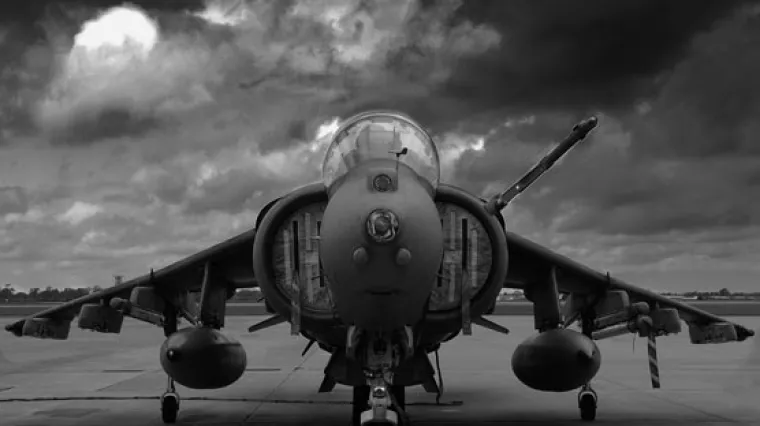 Vojni avion se prepolovio u zraku i sru&scaron;io