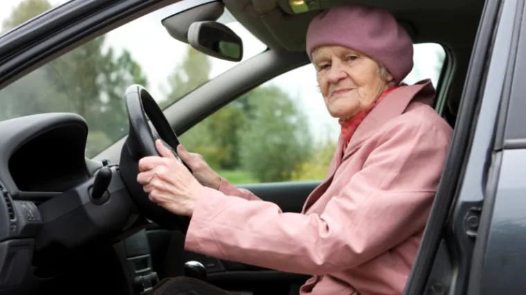 Bakica se autom 'provozala' po trgovini