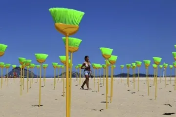 Metlama čiste zemlju od korupcije