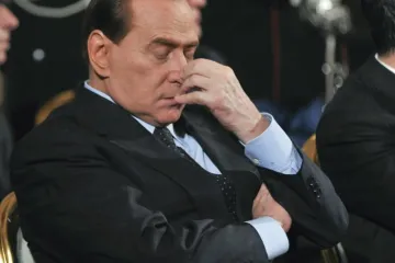 Berlusconi se ne da iz parlamenta