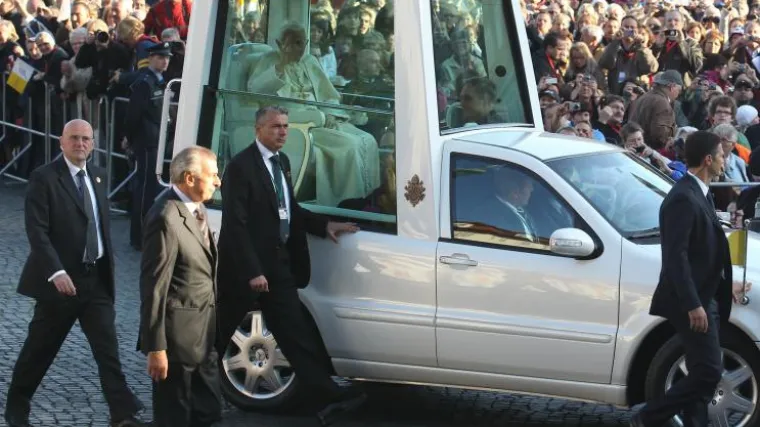 Papu poku&scaron;ao otjerati pucnjavom