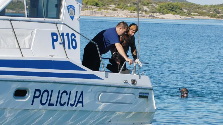 Brodom ubio plivača i pobjegao