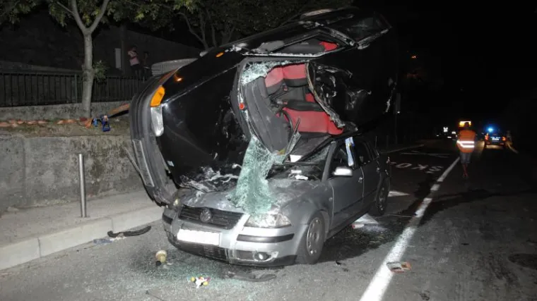 Zavr&scaron;ila na krovu drugog automobila