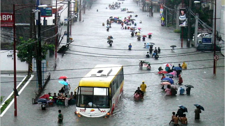 Tajfun Nesat usmrtio osamnaest osoba