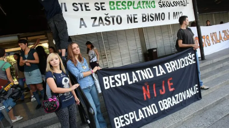 Ogorčeni studenti traže besplatno obrazovanje