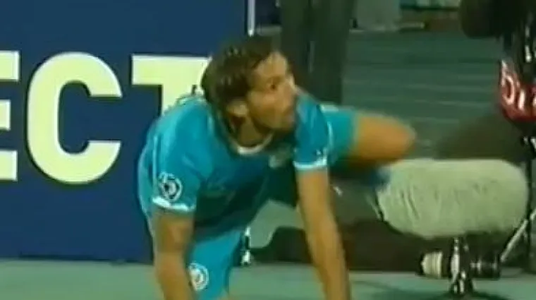 'Obavio' nuždu na nogometnom terenu