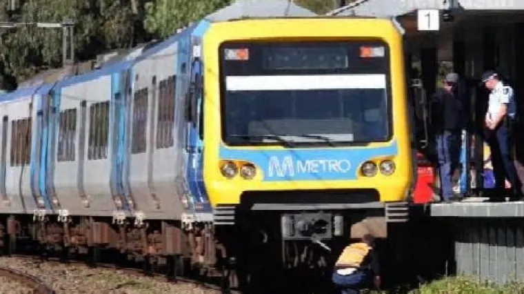 Djeca pala pod vlak i bore se za život