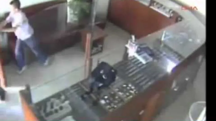 Hrabri dječak spasio zlatarnu od lopova